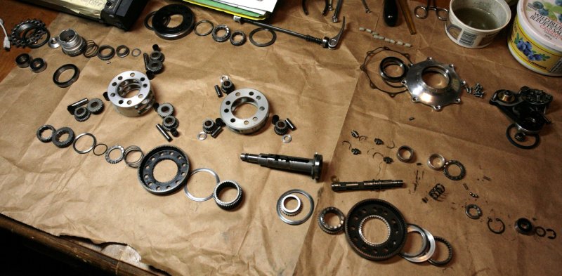 disassembled_rohloff_hub